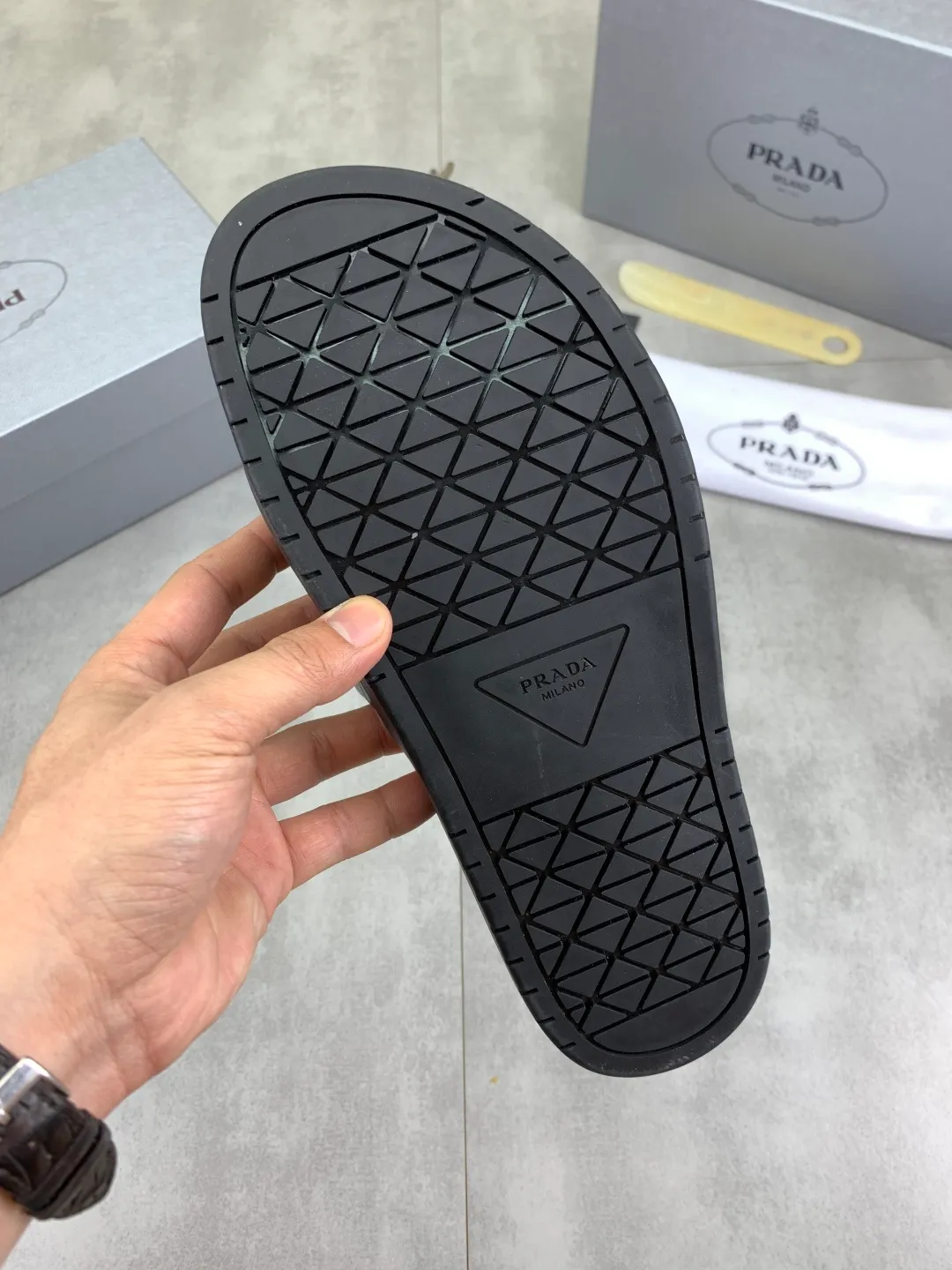 Men's shoes 💰P320💰【New style】🎁🎁🎁 PRADA Prada's new casual slippers, original official website, perfect workmanship, conveying a kind of noble luxury, sublimating its definition of luxury in Prada's high-end extraordinary craftsmanship. Original combination outsole, code number: 38-44 (45 customized) Multiple colors 🉑️ to choose from